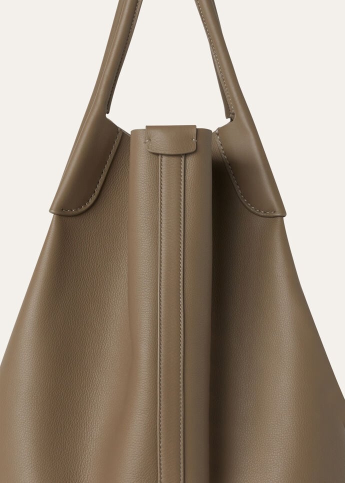 BALE HOBO EXTRA LARGE TENDER CALF_FAO4831_D0QL_NR_4